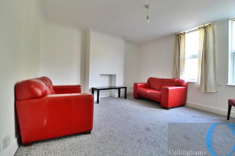 3 bedroom flat to rent, Tooting Bec Road, London SW17