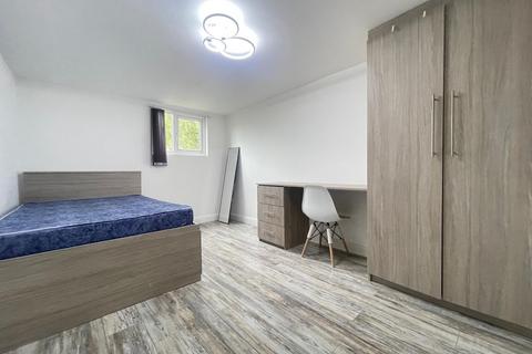 7 bedroom semi-detached house to rent, Mauldeth Road, Manchester M14