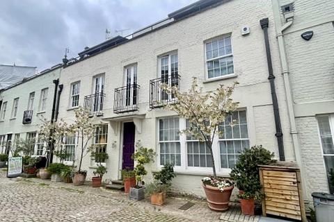 3 bedroom mews for sale, London SW7