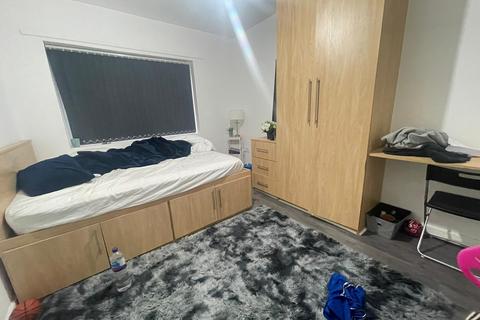 9 bedroom semi-detached house to rent, Park Range, Manchester M14