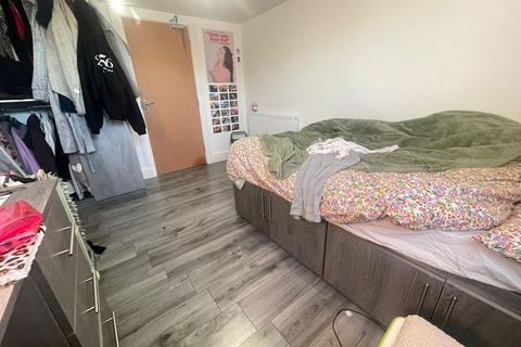 9 bedroom semi-detached house to rent, Park Range, Manchester M14