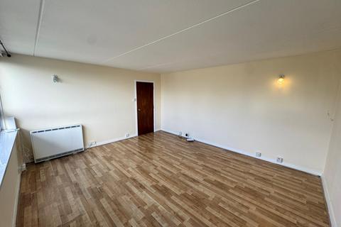 2 bedroom flat to rent, Lucas Court, London SW11