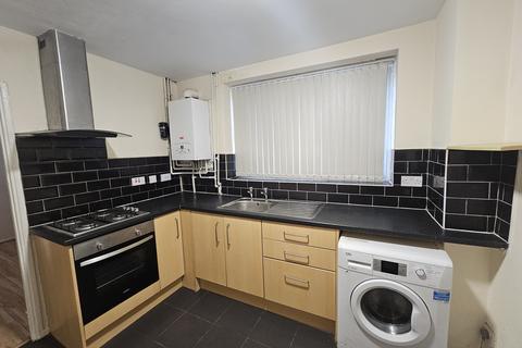 3 bedroom semi-detached house to rent, Bull Lane, Bilston WV14