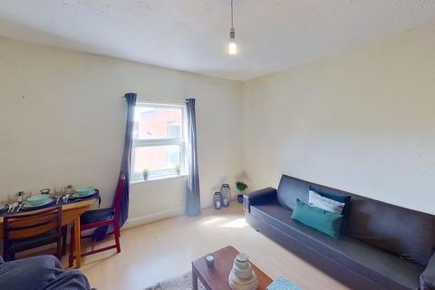 2 bedroom flat to rent, Flat 3, 18 Wellington Square, Lenton, Nottingham, NG7 1NG