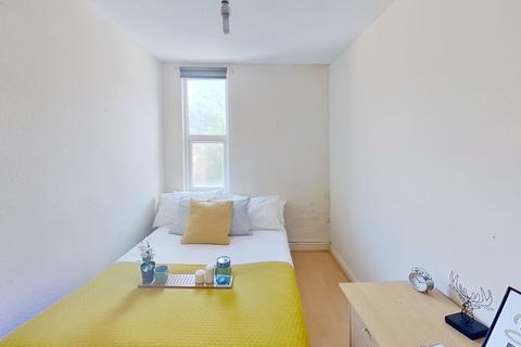 undefined, Flat 3, 18 Wellington Square, Lenton, Nottingham, NG7 1NG