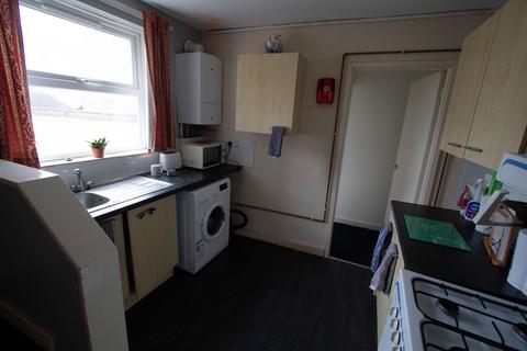 1 bedroom flat to rent, Flat 2, 16 Wellington Square, Lenton, Nottingham, NG7 1NG