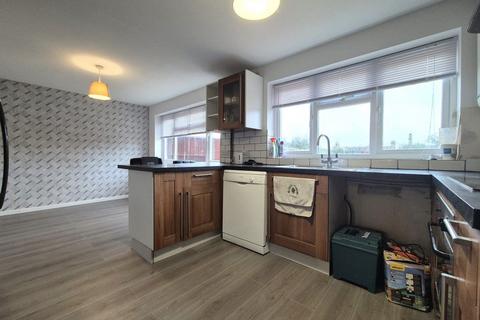 2 bedroom semi-detached house to rent, Worcestershire