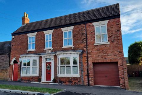 3 bedroom detached house for sale, Godnow Road, Crowle, Scunthorpe