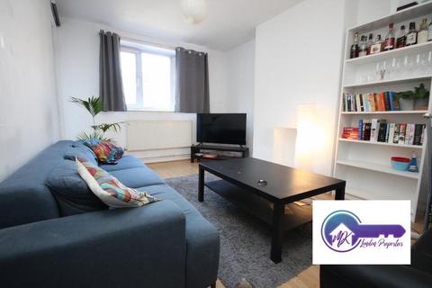 3 bedroom flat to rent, London E2