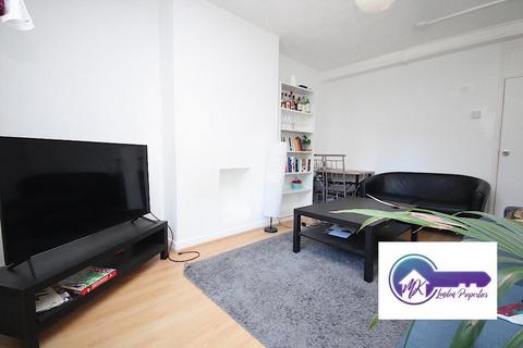 3 bedroom flat to rent, London E2