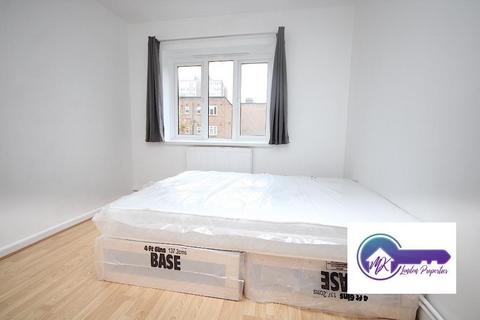 3 bedroom flat to rent, London E2