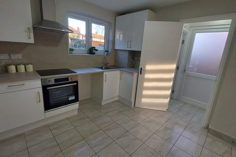 3 bedroom semi-detached house to rent, White Hart Lane, London N17