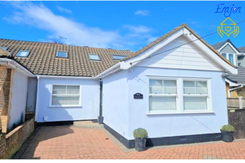 5 bedroom semi-detached bungalow for sale, Branksome Avenue, Stanford-le-hope SS17