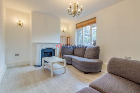 4 bedroom flat to rent, Jebb Avenue, London SW2