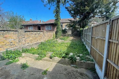 1 bedroom flat to rent, Kingswood Road, Ilford IG3