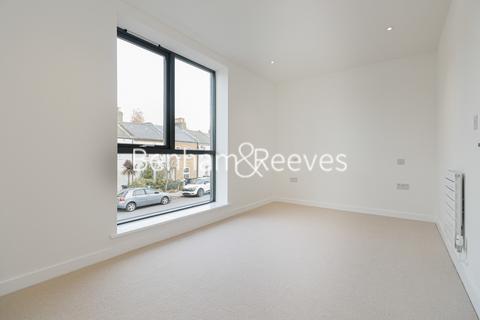 3 bedroom apartment to rent, Felix Road, Ealing W13