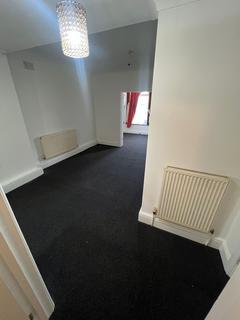 1 bedroom flat to rent, Heath Park Road, Romford RM2