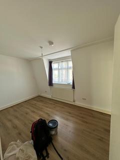 2 bedroom flat to rent, Cranbrook Road, Ilford IG1