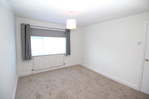 2 bedroom ground floor flat to rent, Springfield Road, CM12