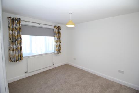 2 bedroom ground floor flat to rent, Springfield Road, CM12