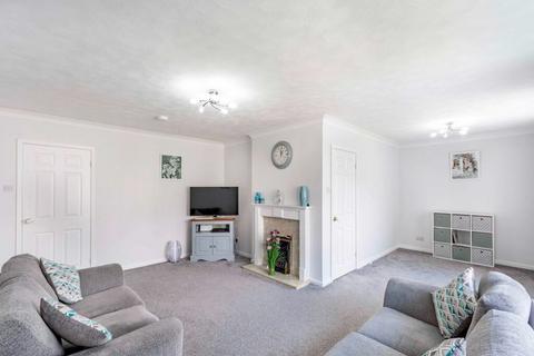 3 bedroom bungalow to rent, Sawston Close, Doncaster