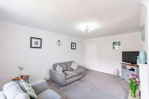 3 bedroom bungalow to rent, Sawston Close, Doncaster