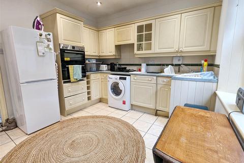 3 bedroom flat for sale, Spencer Road, Ryde, PO33 3AD