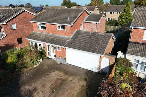 4 bedroom detached house for sale, Grafton Drive, Wigston, LE18