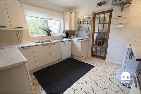 4 bedroom detached house for sale, Grafton Drive, Wigston, LE18