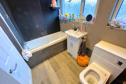 47 Ambleside Avenue, Ashton-under-lyne, OL7 9HA