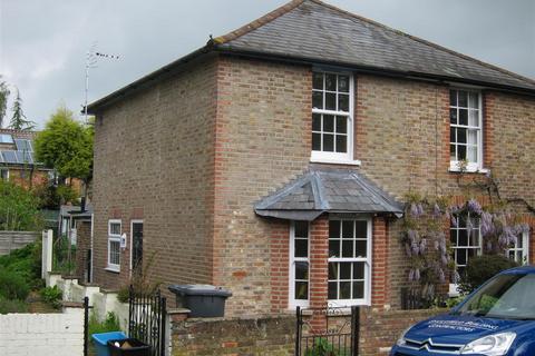 3 bedroom semi-detached house to rent, Middle Hill, Englefield Green TW20