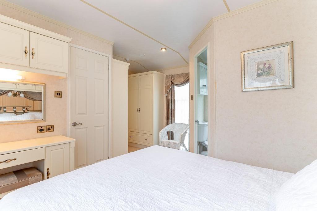 Master Bedroom - B.jpg