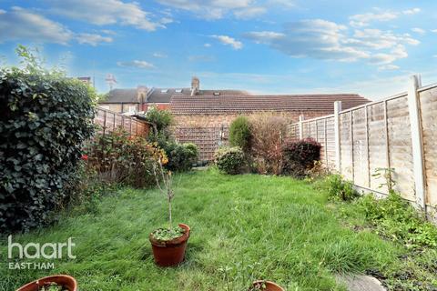 3 bedroom terraced house for sale, Shoebury Road, London