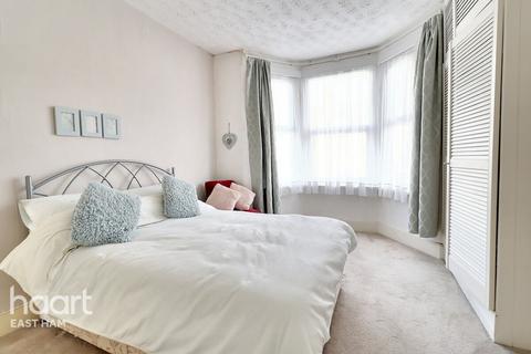 3 bedroom terraced house for sale, Shoebury Road, London