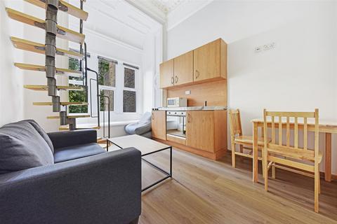 Studio to rent, Linden Gardens, London W2