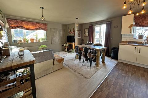 2 bedroom flat for sale, Godalming  *No Onward Chain*