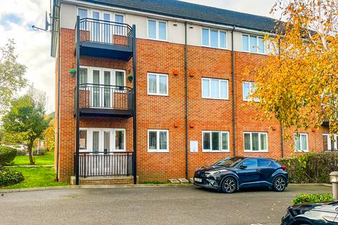 2 bedroom flat to rent, Ham Court, Romford RM2