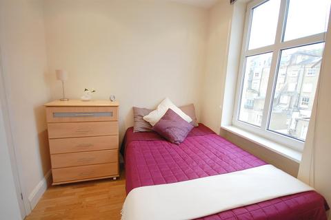 1 bedroom flat to rent, Southwell Gardens, London SW7