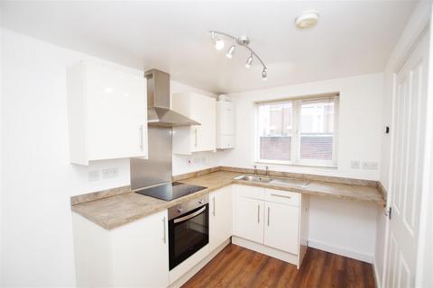 2 bedroom terraced house to rent, Kingshill Road, Swindon SN1