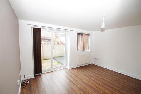 2 bedroom terraced house to rent, Kingshill Road, Swindon SN1