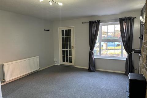 2 bedroom townhouse to rent, Hardwick Crescent, Syston, Leicester