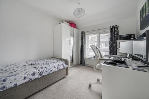 27a Cotmore Gardens, Thame, OX9 3LZ