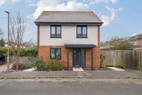 27a Cotmore Gardens, Thame, OX9 3LZ