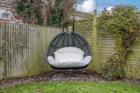 27a Cotmore Gardens, Thame, OX9 3LZ