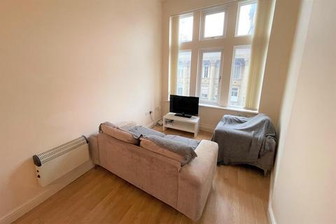 2 bedroom flat to rent, Bank House, Queen Street, Leeds, LS27 8DX