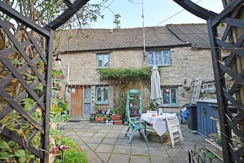 2 bedroom barn conversion for sale, Market Place, Fairford