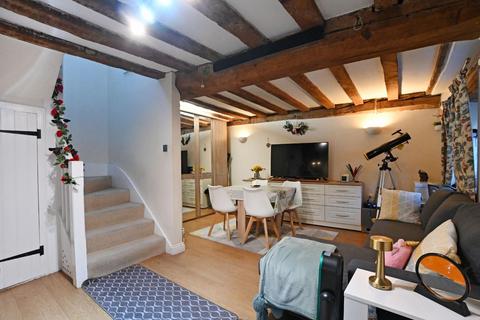 2 bedroom barn conversion for sale, Market Place, Fairford