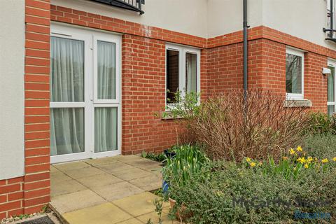 1 bedroom apartment for sale, Farringford Court, Avenue Road, Lymington, Hampshire, SO41 9PA
