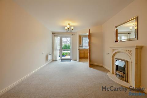 1 bedroom apartment for sale, Farringford Court, Avenue Road, Lymington, Hampshire, SO41 9PA