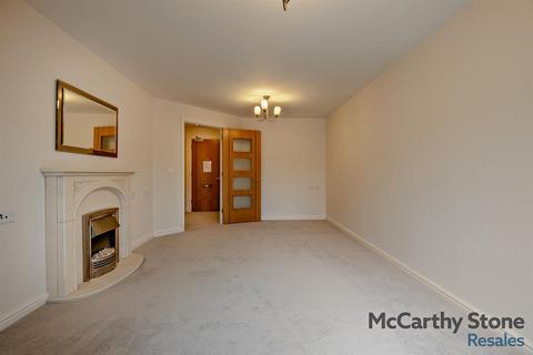 1 bedroom apartment for sale, Farringford Court, Avenue Road, Lymington, Hampshire, SO41 9PA